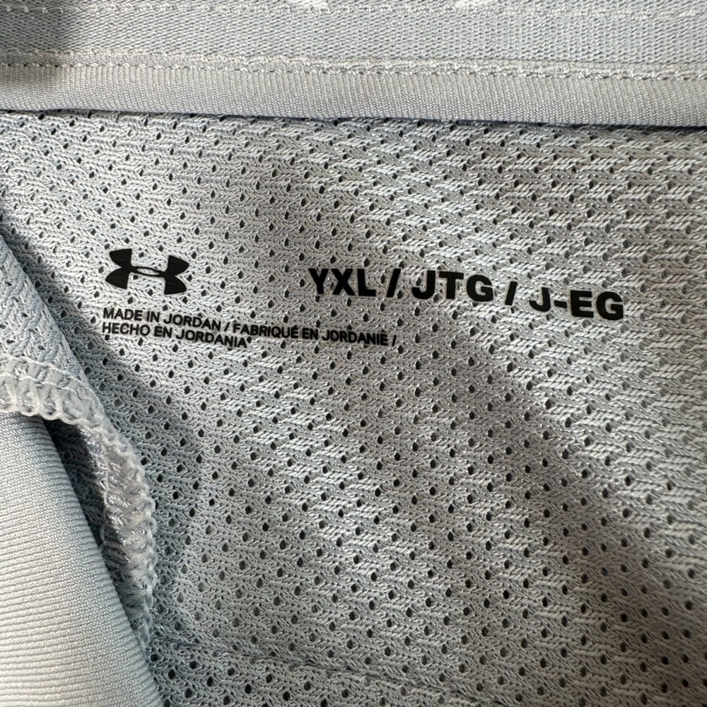 Under Armour Boys Gray Golf Shorts Youth XL Adjustable Waist Performance Active - Picture 3 of 6